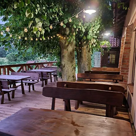 Swojski Gosciniec 住宿加早餐酒店 Prażmowo